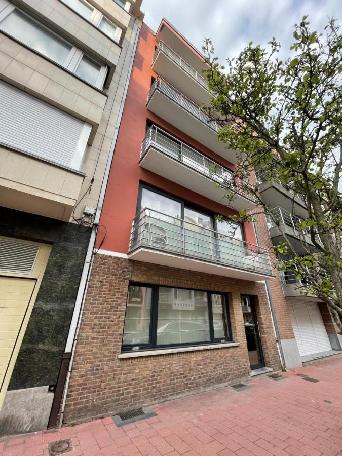 Lovely 2 Bedroom Appartment Near Knokke-Strand Beach Bar Exterior photo